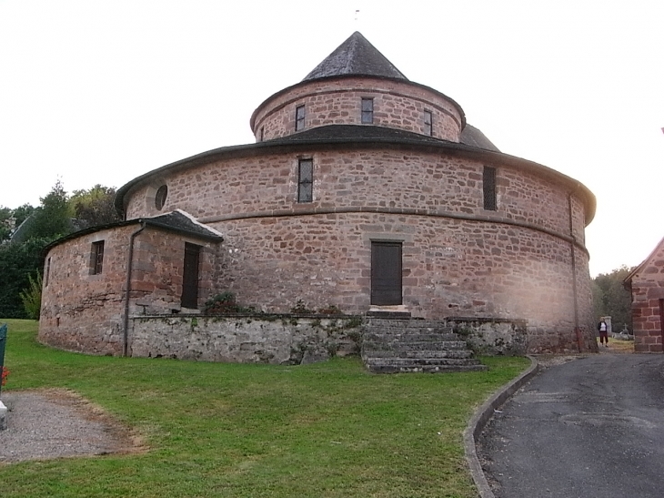 Vue de l'arriére de l'église - Saint-Bonnet-la-Rivière