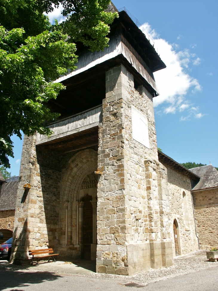 Eglise romane XIIe et XIIIe siècles. - Saint-Chamant