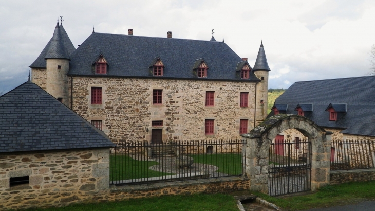 Le château. - Saint-Germain-Lavolps