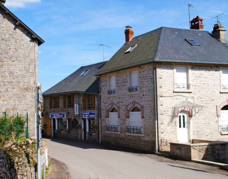 Commerce du village. - Saint-Merd-les-Oussines