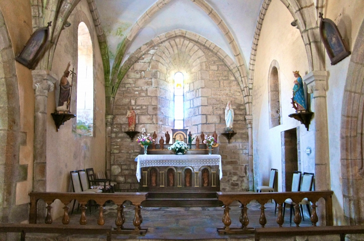 Le choeur de l'église Saint-Médard. - Saint-Merd-les-Oussines