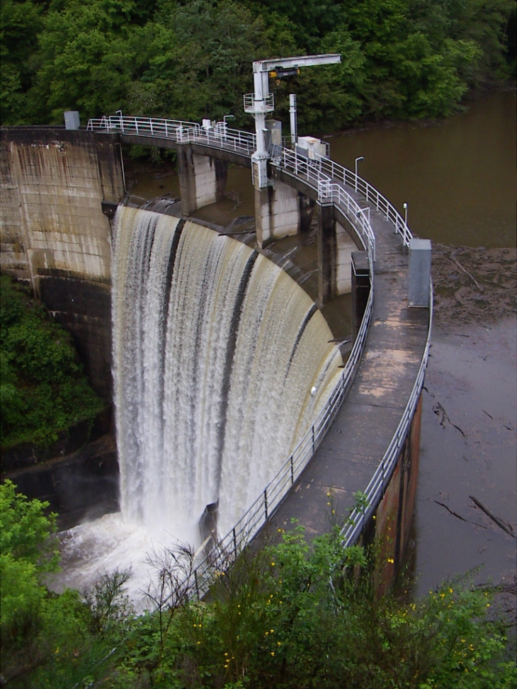 Barrage - Saint-Pantaléon-de-Lapleau