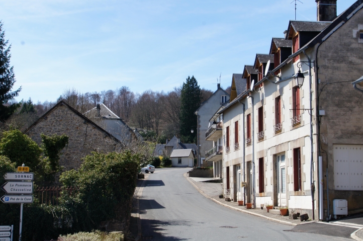 Carrefour de Sornac, en 2013. - Saint-Setiers