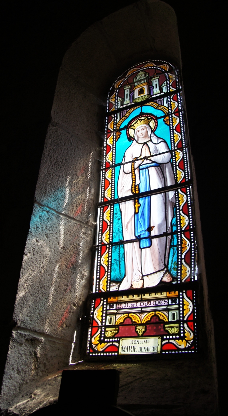 Vitrail de l'église. - Saint-Setiers