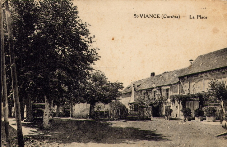 La Place, vers 1910 (carte postale ancienne). - Saint-Viance