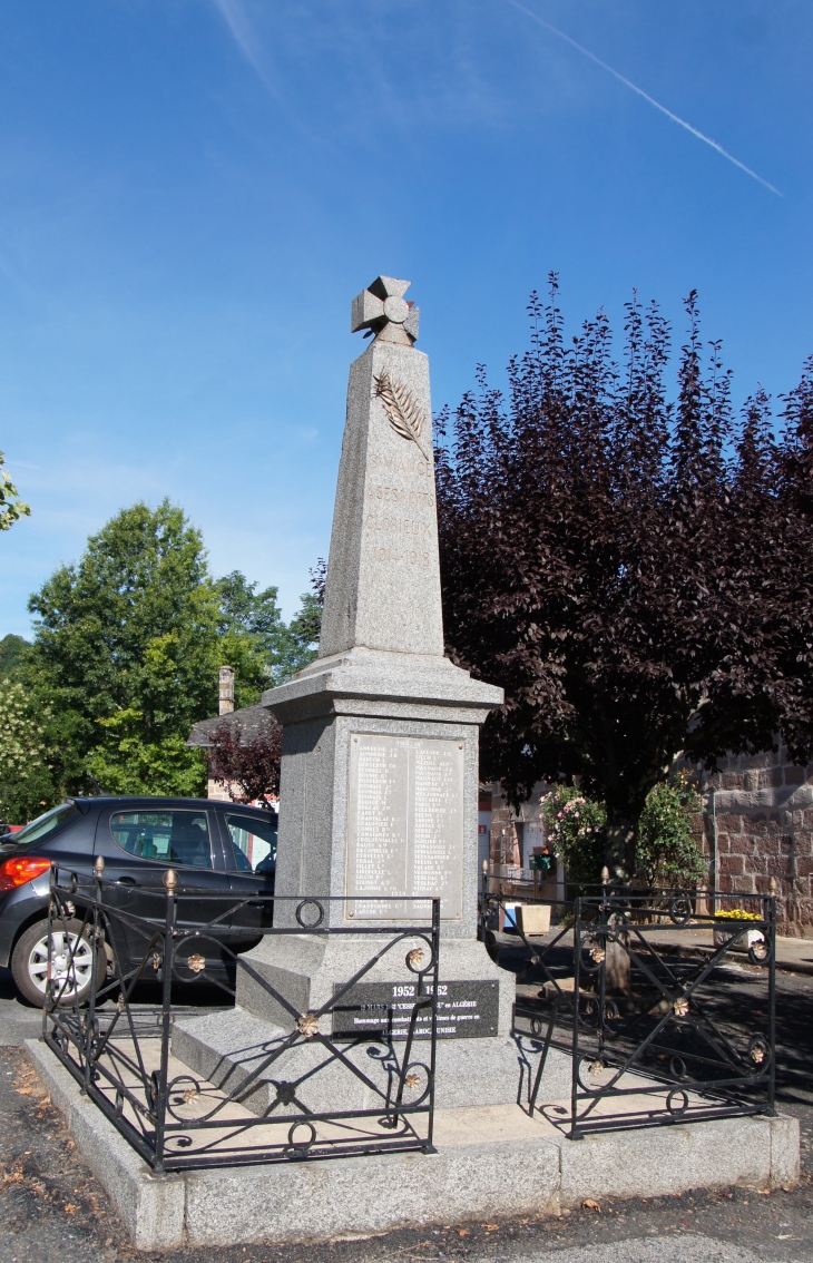 Le Monument aux Morts - Saint-Viance