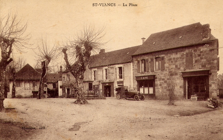 La place, vers 1910 (carte postale ancienne). - Saint-Viance