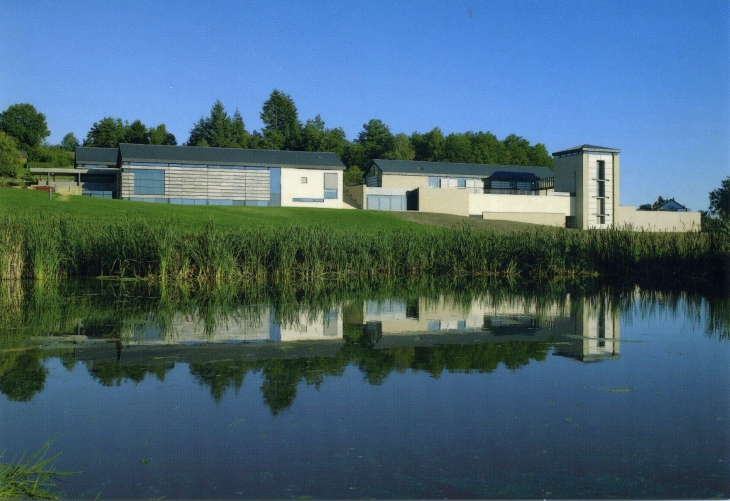 Musée du Président Jacques Chirac ( carte postale de 2000) - Sarran