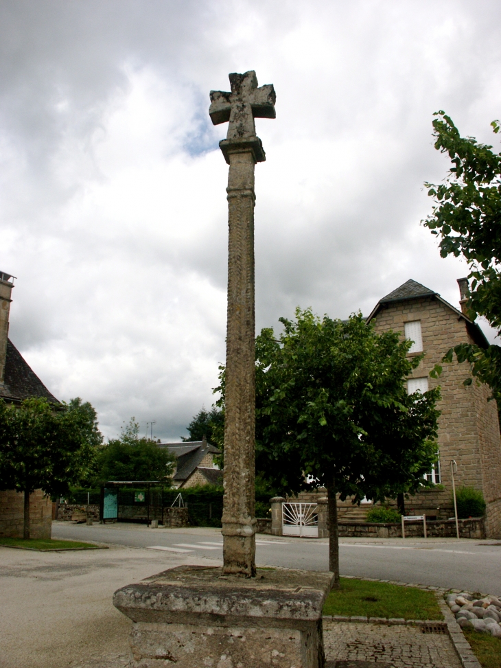 Une Croix dans Sarran