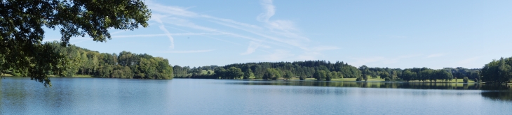 Le lac  vu depuis l'Elot - Seilhac