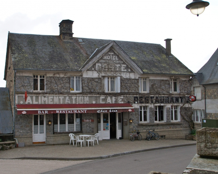 Le Restaurant. - Sérandon