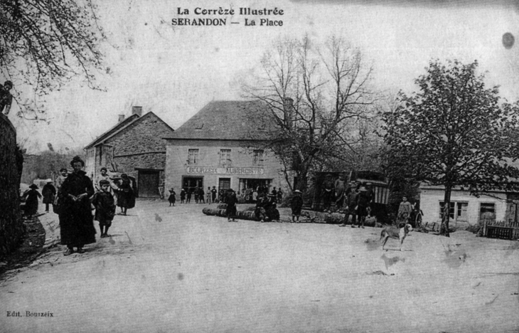 La Place, vers 1908 (carte postale ancienne). - Sérandon