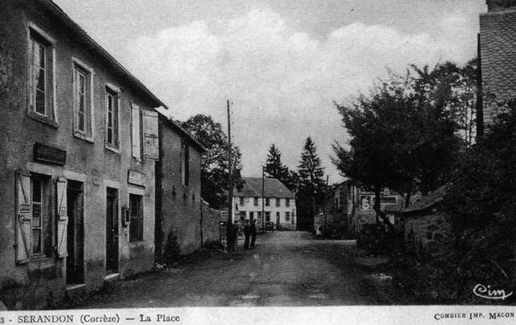 La Place, vers 1940 (carte postale ancienne). - Sérandon