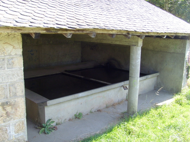 Lavoir - Servières-le-Château