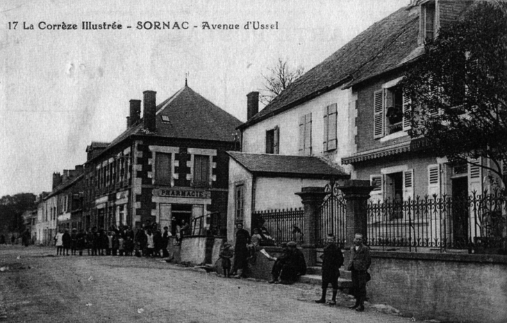 Avenue d'Ussel, vers 1912 (carte postale ancienne). - Sornac