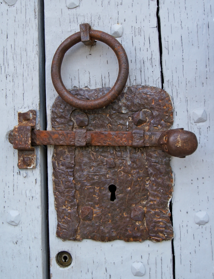 Ferronnerie du portail de l'église. - Soudeilles