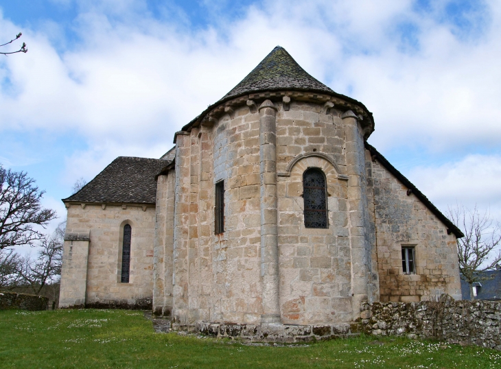 Le chevet de l'église. - Soudeilles