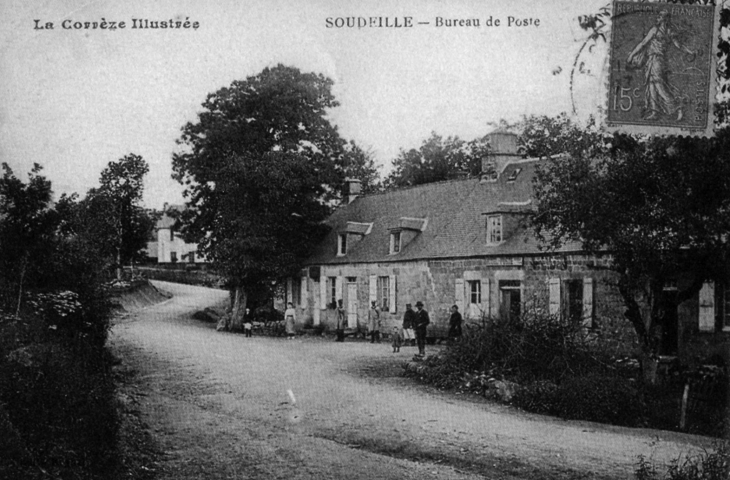 Bureau de poste, vers 1925 (carte postale ancienne). - Soudeilles