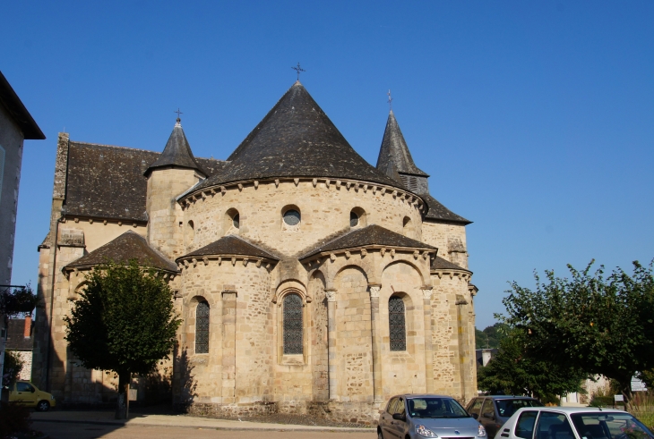 Le chevet de l'abbatiale Saint-Pierre. - Vigeois