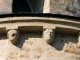 Modillons du chevet de l'abbatiale Saint-Pierre.