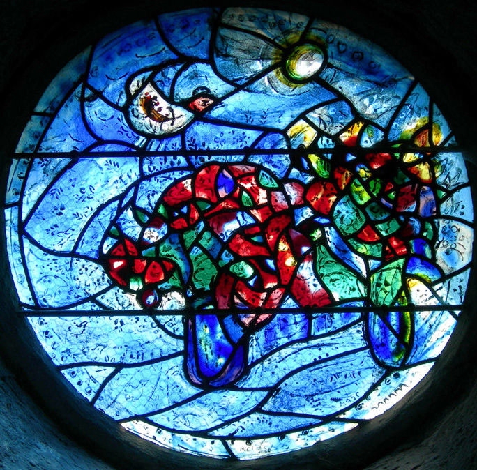 Chapelle-de-notre-dame-du-saillant-un-des-six-vitraux-signe-marc-chagal - Voutezac