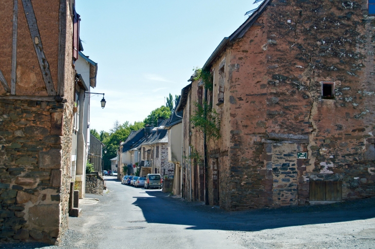 Rue Jeanne Nicolas, hameau Le Saillant. - Voutezac