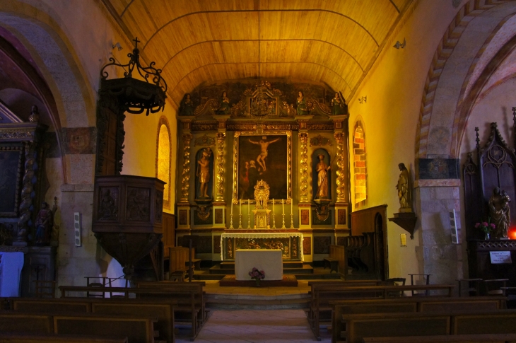 Vue sur le retable. Eglise Saint-Christophe. - Voutezac