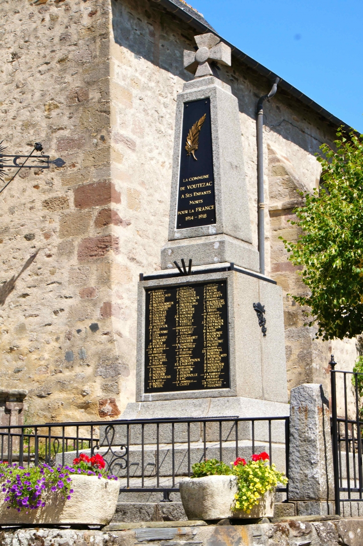 Le Monument aux Morts - Voutezac