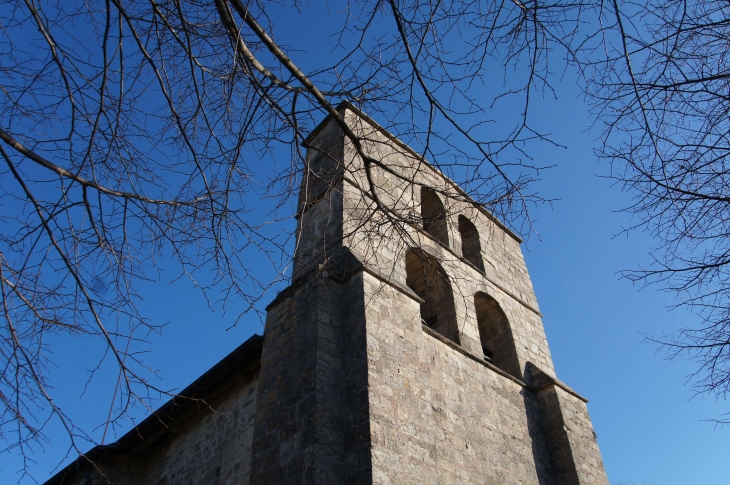 Clocher de l'église romane du XIIe siècle. - Yssandon