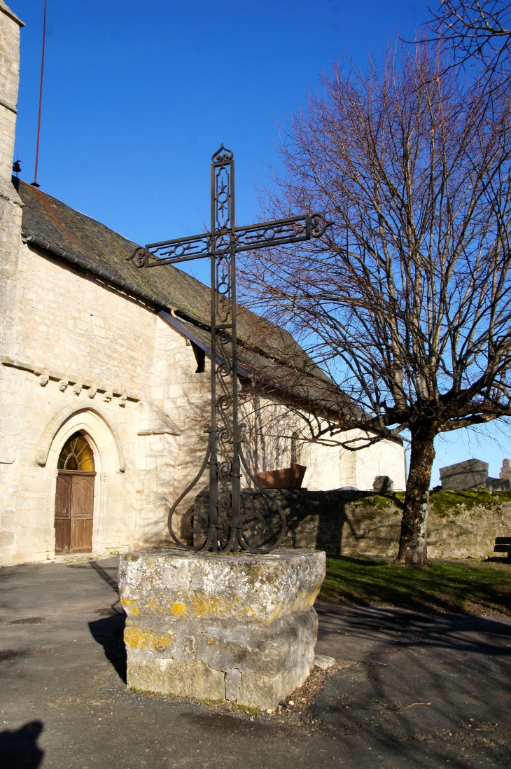 Sa croix de Mission. - Yssandon