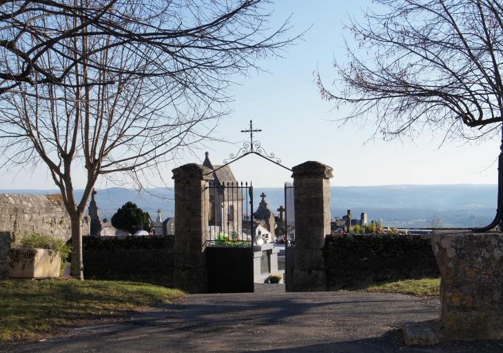 L'entrée du cimetière. - Yssandon