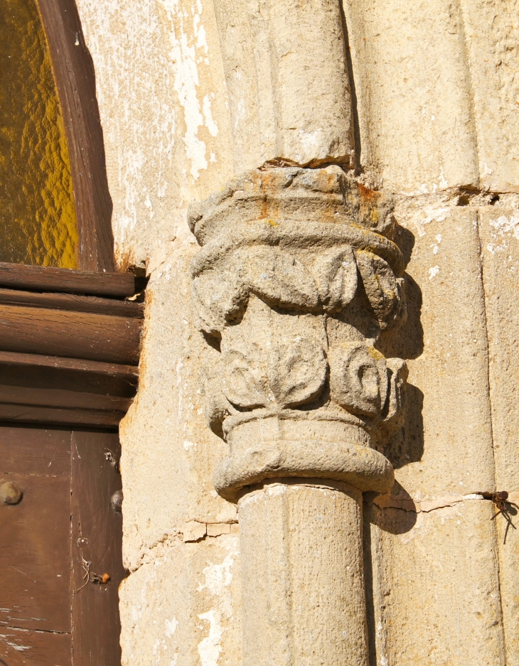 Chapiteau droit-du-portail-de-l-eglise - Yssandon