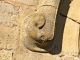 Photo précédente de Yssandon Le corbeau gauche du portail de l'église.