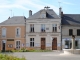 La mairie avec à sa droite la bibliothèque et la célèbre fontaine de Bonnat