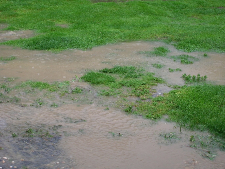 Une fois de plus, les eaux du village rentrent chez nous - Bussière-Dunoise