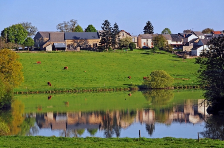 Plan d'eau au Printemps - Chamborand