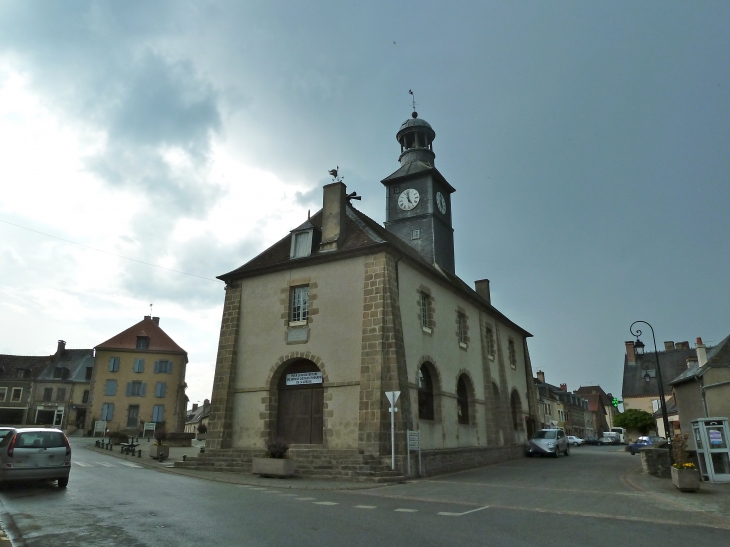 Place de la Halle-Châtelus - Châtelus-Malvaleix