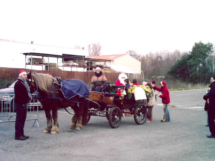 Le Père Noël à Intermarché - Dun-le-Palestel