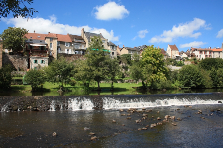 Près du pont, sur la Creuse ... - La Celle-Dunoise