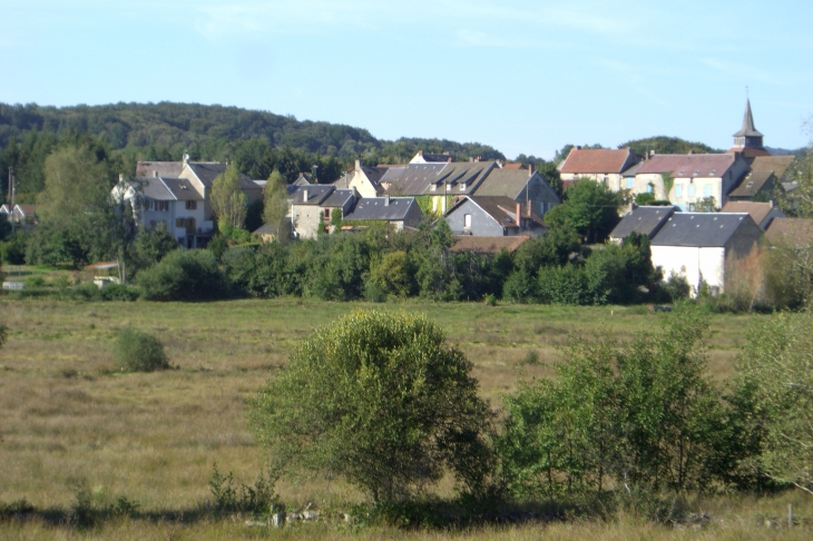 Le village - La Chapelle-Taillefert