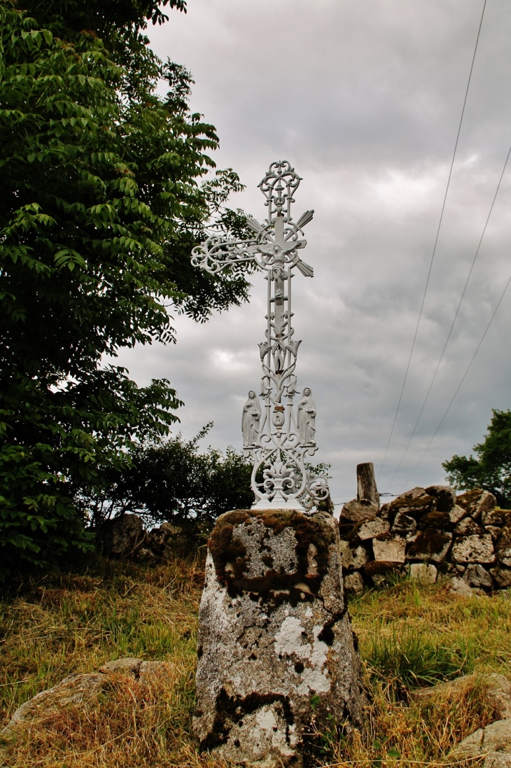 Croix - La Mazière-aux-Bons-Hommes