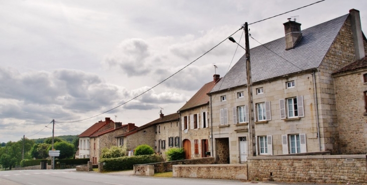 Le Village - La Villetelle