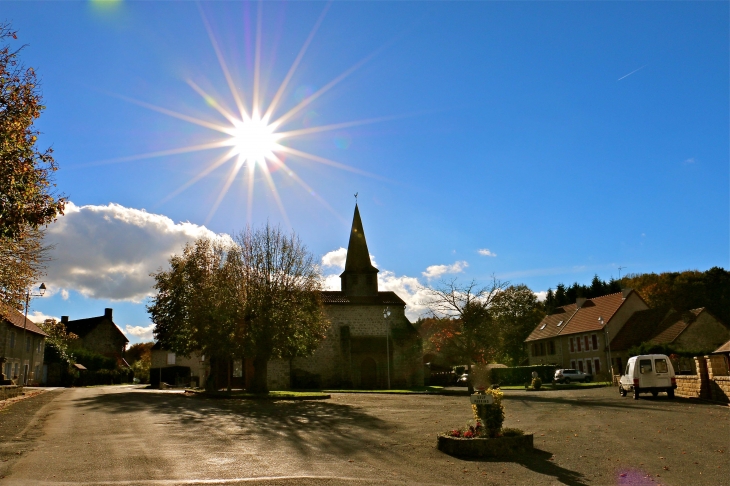 La place du village - Maisonnisses