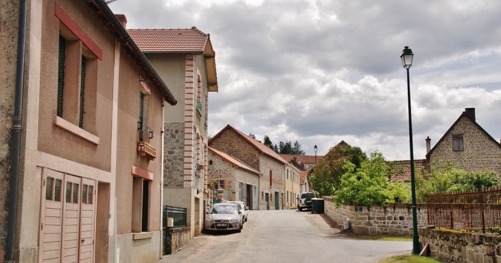 Le Village - Moutier-Rozeille