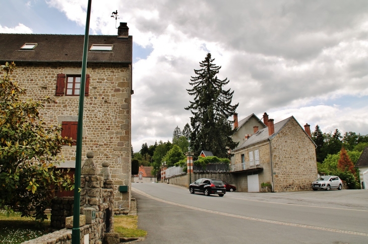 Le Village - Moutier-Rozeille