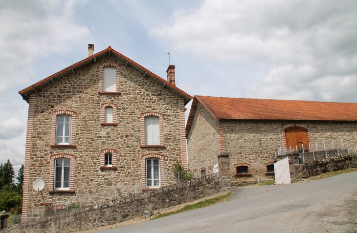 Le Village - Moutier-Rozeille