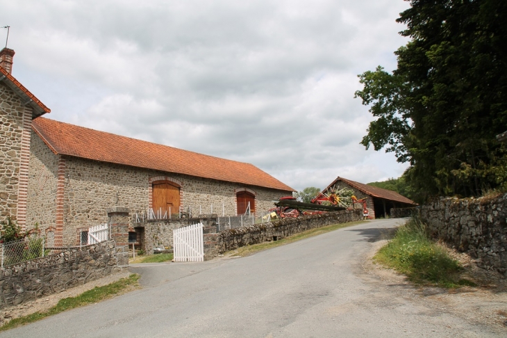 Le Village - Moutier-Rozeille