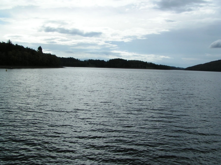 Le lac plein - Royère-de-Vassivière