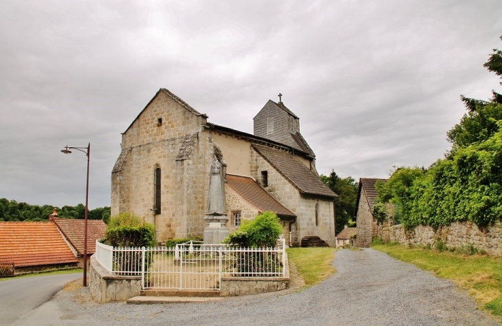 Monument-aux-Morts et l'église - Saint-Frion