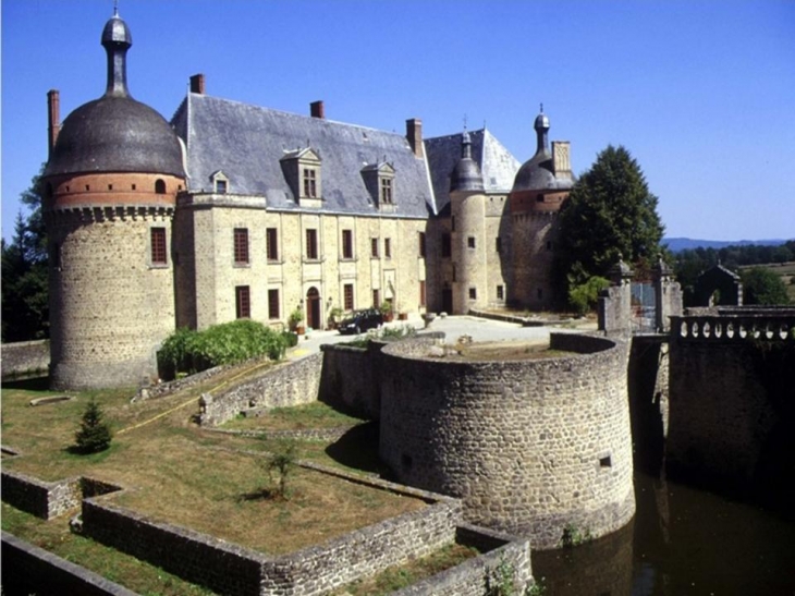 Vue récente du chateau de St Germain Beaupré - Saint-Germain-Beaupré